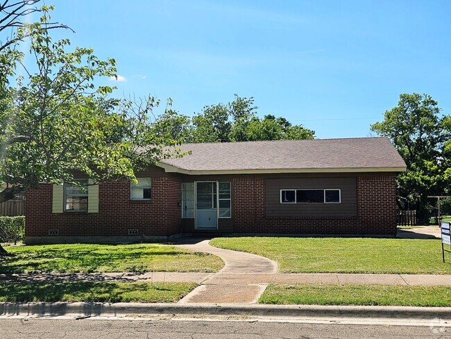 Building Photo - 1011 Cedar Dr Rental