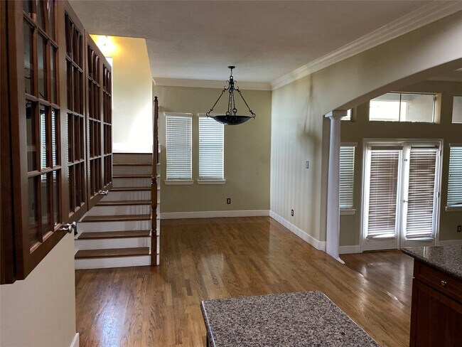 Photo - 918 W 26th St