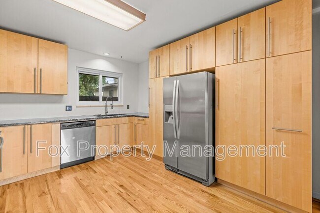 1558 Greenbriar Blvd