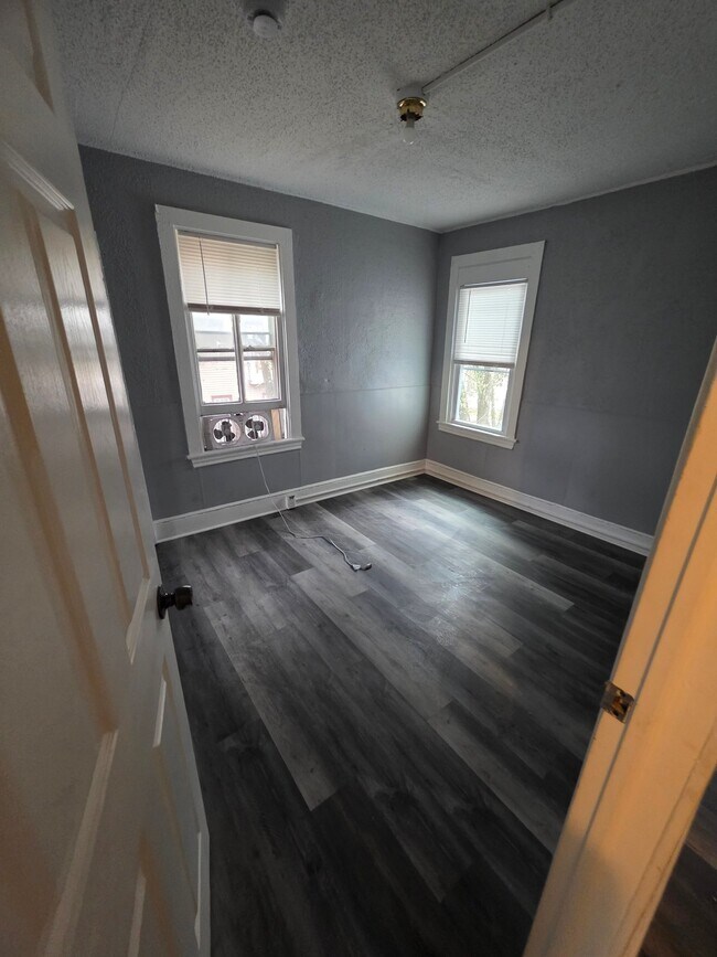 Photo - 223 S 3rd St