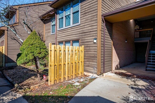 Building Photo - 133 Oakmont Ct