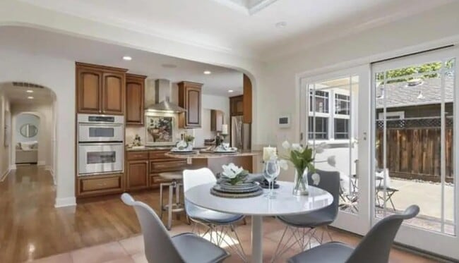 1248 Roycott Way