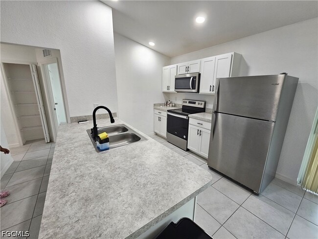 Photo - 2523 NE 6th Pl
