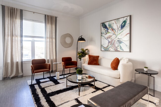 1BR, 1BA - 798SF - Reveal at Onion Creek