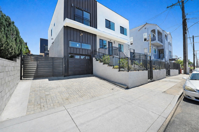 Building Photo - 356 N Chicago St Unit 356