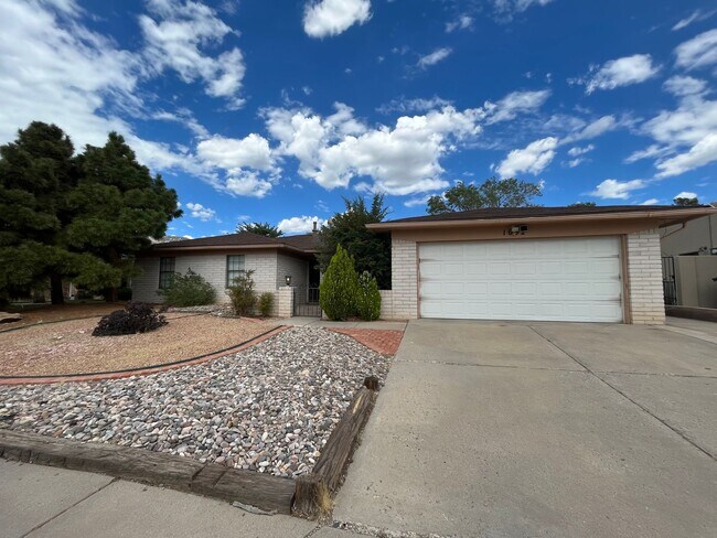 Spacious 3 Bedroom 2 Bathroom Home in the ... - Spacious 3 Bedroom 2 Bathroom Home in the ...