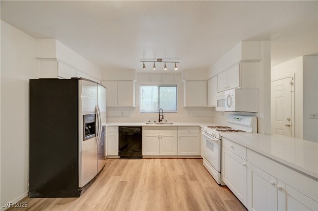 Photo - 6749 W Charleston Blvd Unidad 2