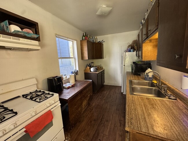 Photo - 352 Stewart St