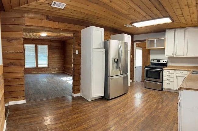 Photo - 207 Masters Ave