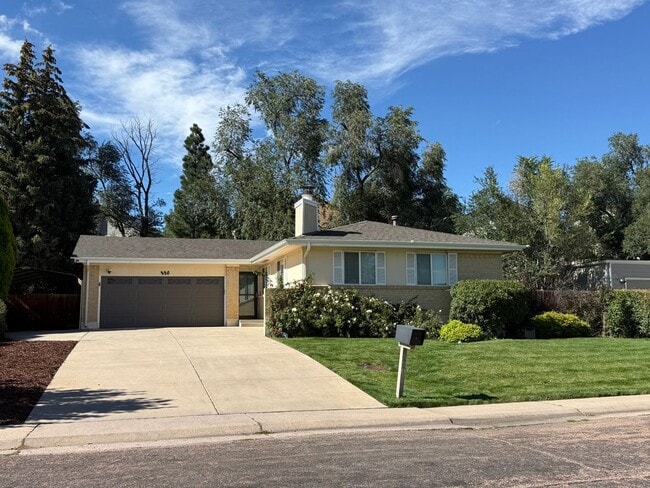 Building Photo - Five Bedroom House Close To Ft. Carson