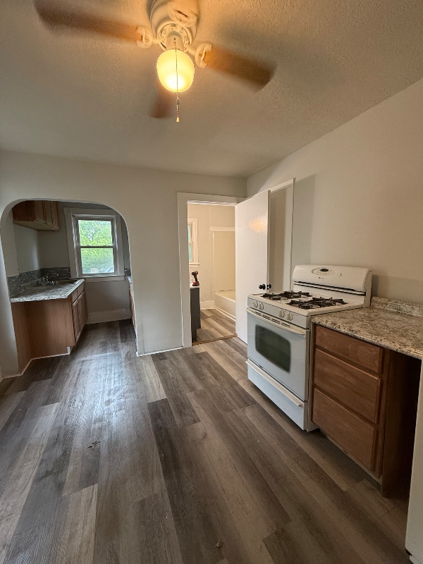 Photo - 209 W 3rd St Unidad A