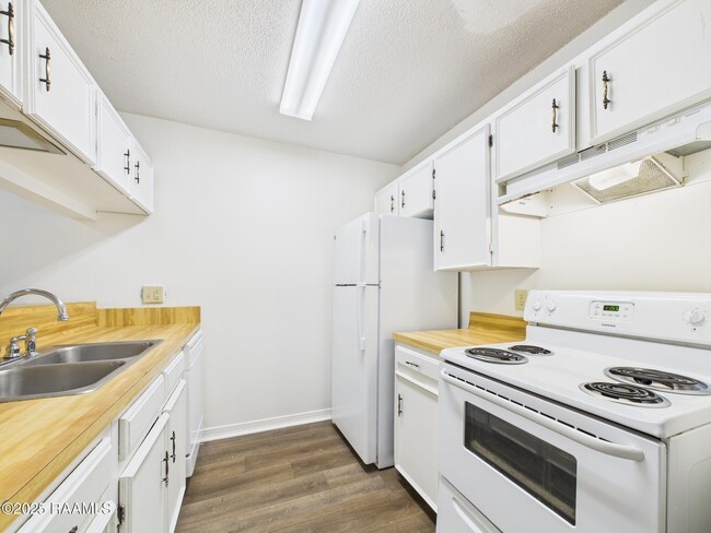 Photo - 114 Country Ln