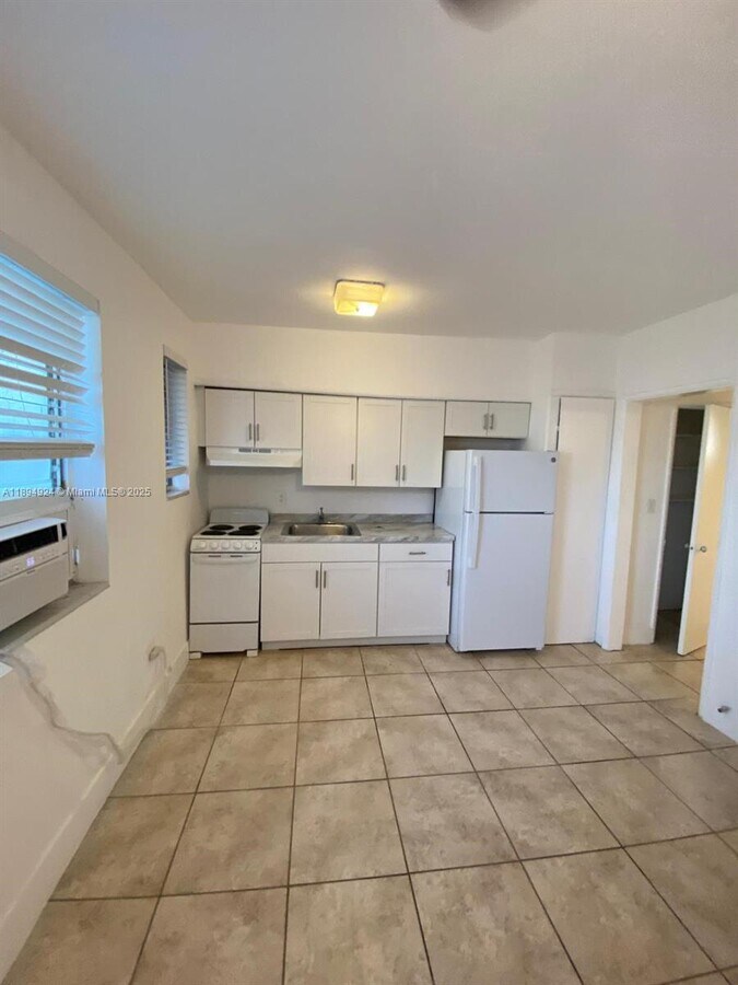 Photo - 527 SW 10th St Unidad 4