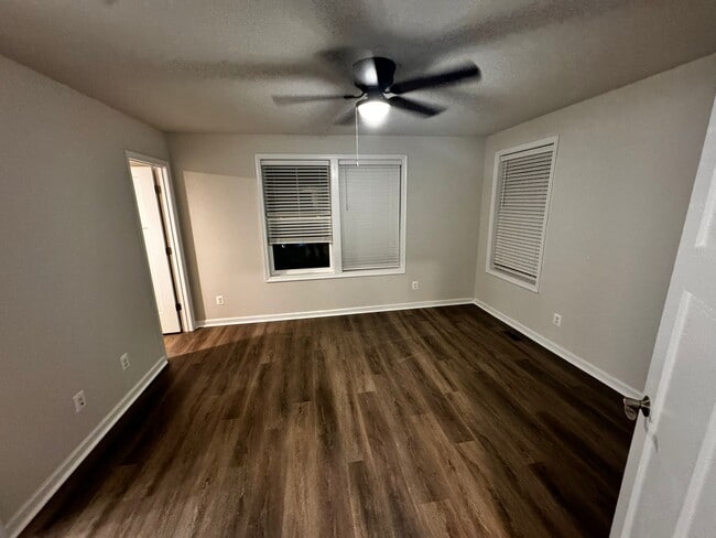 Photo - 521 Caddy Aly