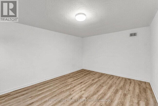 Photo - 5 Woodenhill Ct