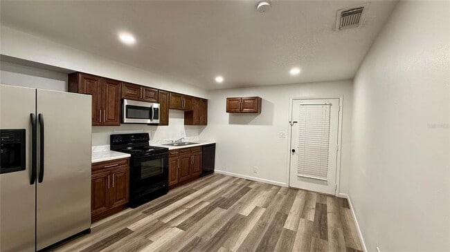 Photo - 911 W Orange St