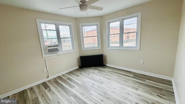 Photo - 515 Broadway St