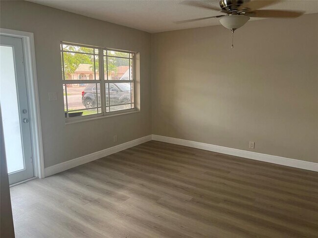 Photo - 420 SE 13th Dr