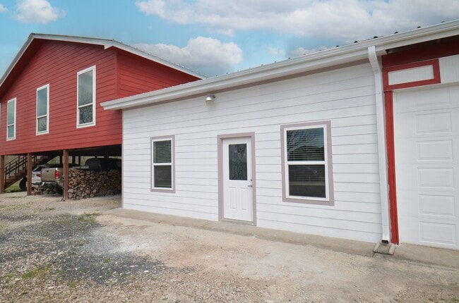 Building Photo - 2002 County Rd 55