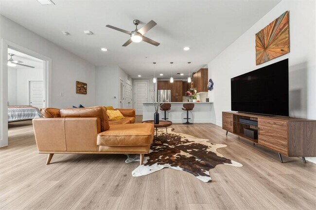 Building Photo - 2213 Poquito St Unit 317