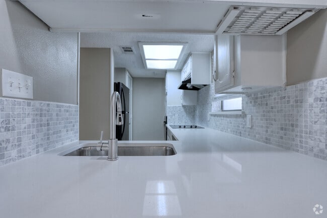 Building Photo - 711 Harbour Town Dr Unit 4 Rental