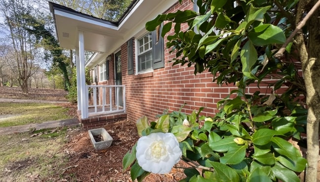 Photo - 1121 E Magnolia Ave