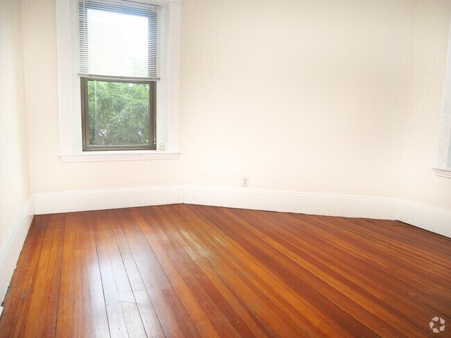 Building Photo - 1378 Beacon St Unit 2 Rental