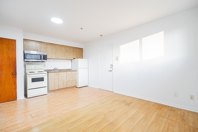 Building Photo - 72 Rue de la Visitation Unit 2