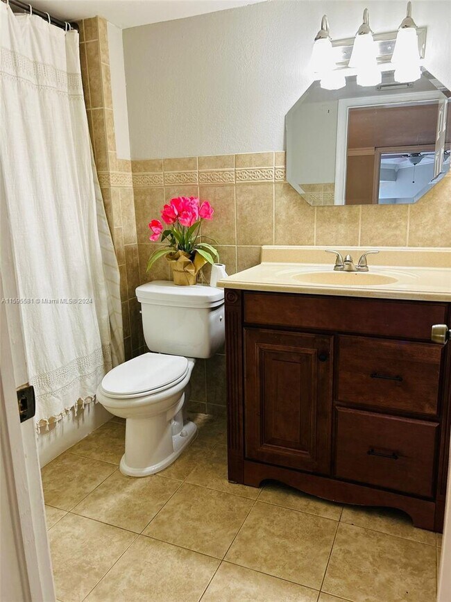 Photo - 103 Weybridge Cir