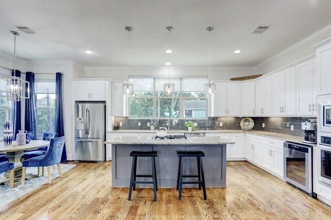 Photo - 1230 W 25th St