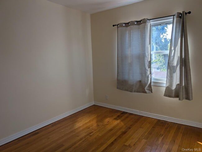 Photo - 75-40 197th St Apartamento