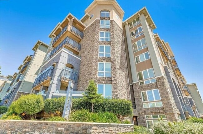 Building Photo - Bright 2BR / 2BA Condo with Balcony, Parking & Amenities in Central Dublin Unit APT 325