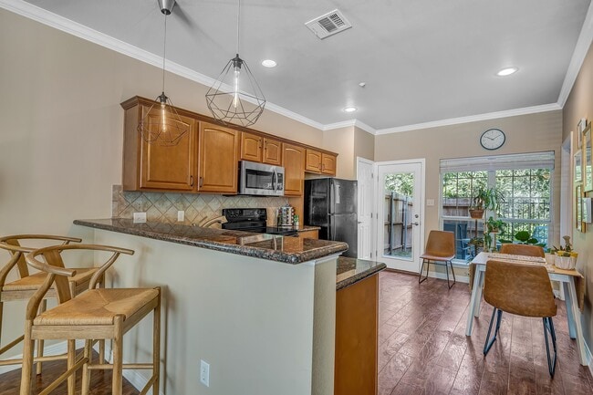 Photo - 305 Holleman Dr E Unidad 1506
