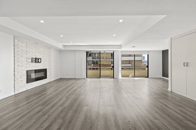 Photo - 1601 N Fuller Ave Unit 304