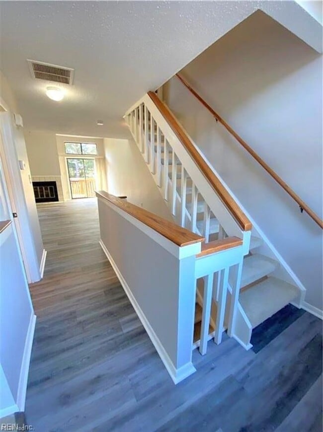 Photo - Beach Style Living