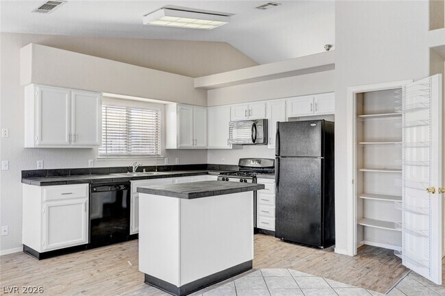 Photo - 5032 Drummond Rd