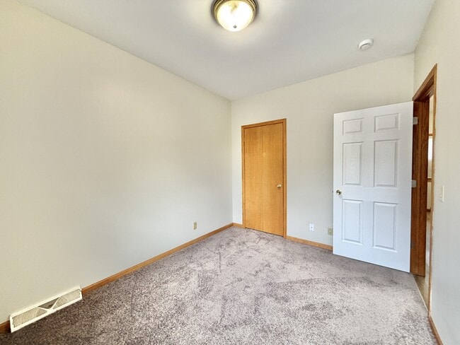 15 Elliott St