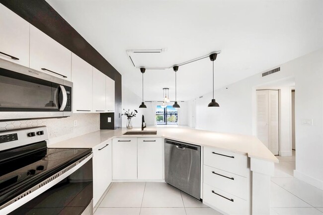 Building Photo - 2217 Cypress Island Dr Unit 602
