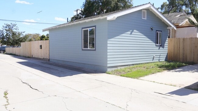 Building Photo - New 1 bedroom 1 bath no Apartment ADU style