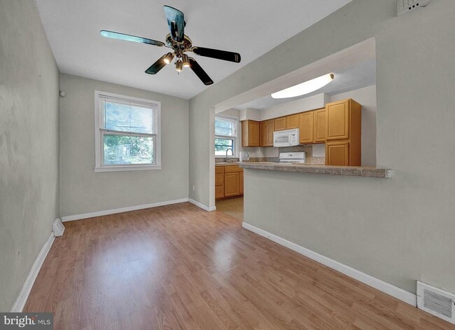 Photo - 539 E Basin St