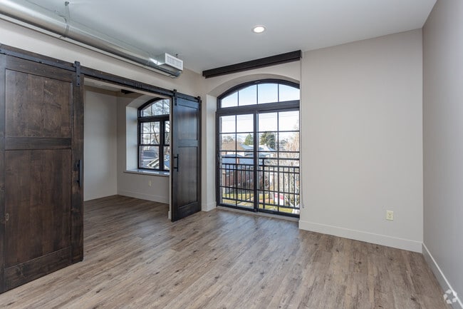 2BR, 2BA - 971 SF