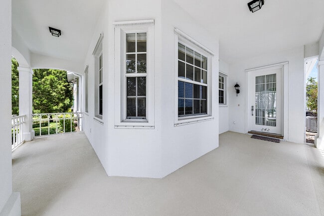 Photo - 242 Poinciana Dr