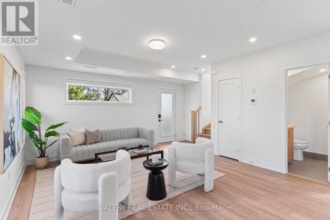 Photo - 15 Acorn Ave