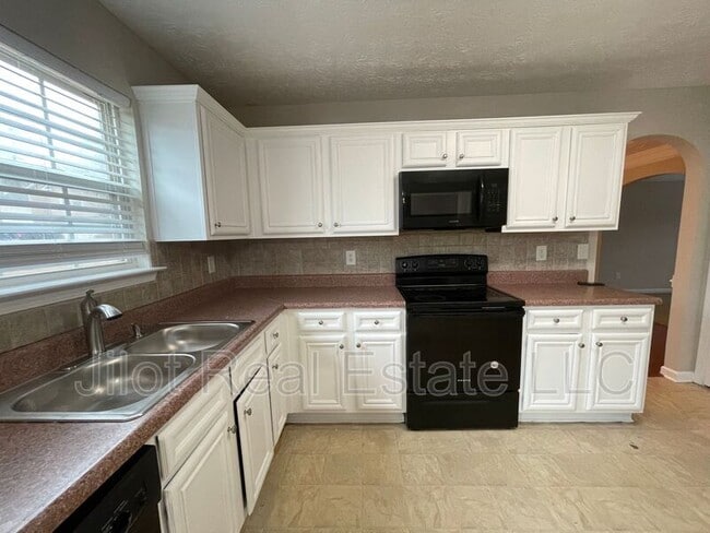 Photo - 700 Yukon Way House