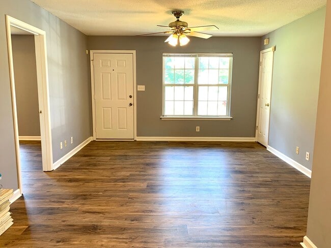 Photo - 740 Carmack Ct