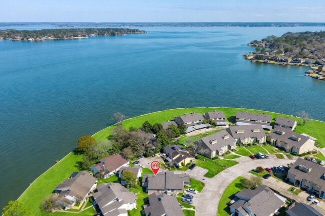 Building Photo - 17 April Point Dr N