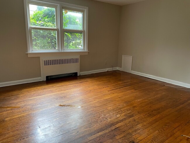 Photo - 720 Burnside St