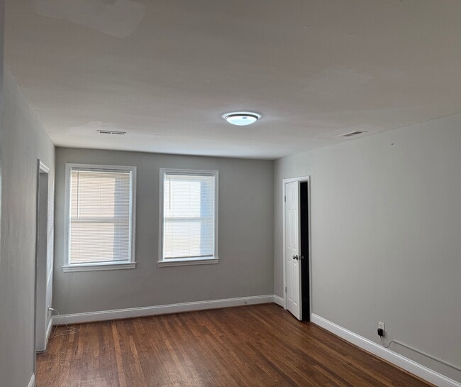 Photo - 5644 Midwood Ave Unit 2