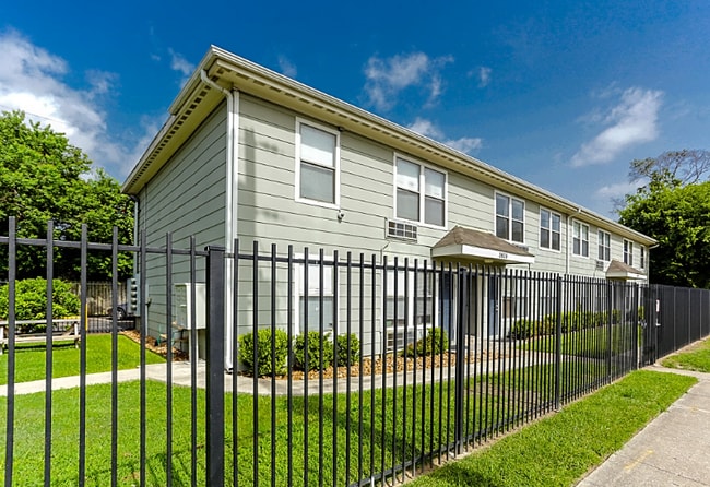 Photo - 3803 Hardy St