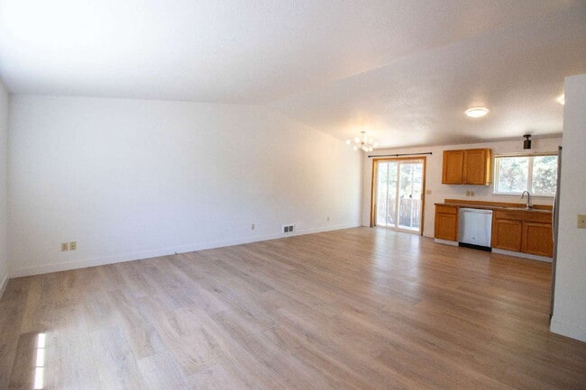 Photo - 3/2 Home close to hospital in quite NE Cul de sac